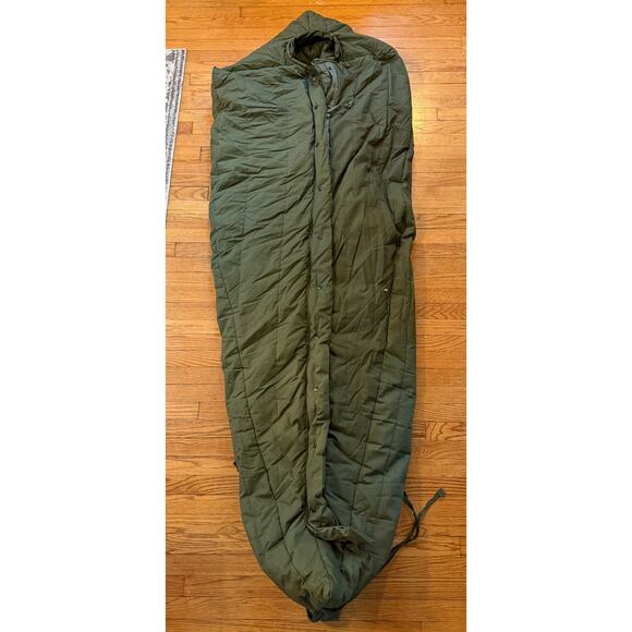 Vtg. US Military Intermediate Cold Weather Army Camping Mummy Sleeping Bag - Picture 1 of 4